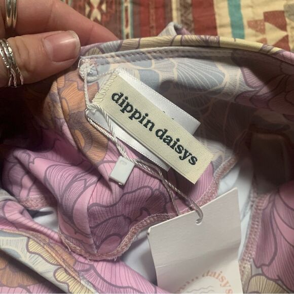 NWT Dippin’ Daisy’s Floral High Rise Leggings size small - Picture 2 of 8